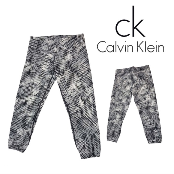 CK Performance Women's Printed Capri Leggings - Picture 1 of 10